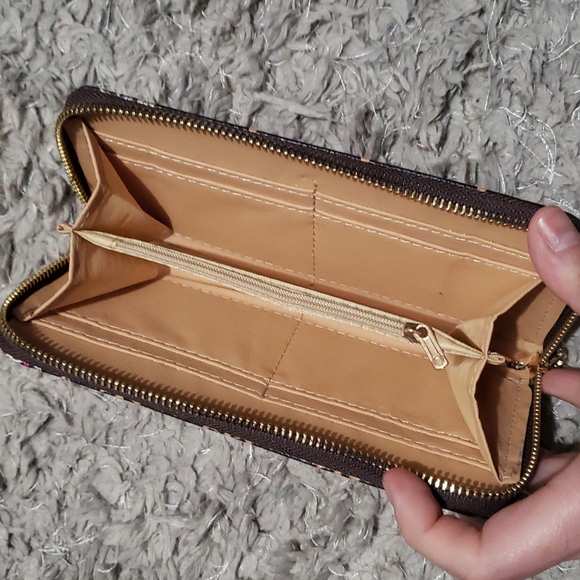 Zip up Wallet Monogram - Picture 8 of 8